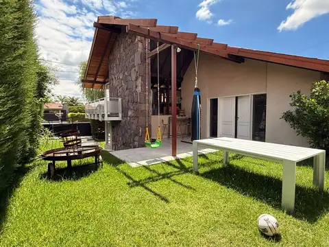 Casa en venta Barrio Dalvian 5 dormitorios lavandería patio