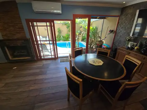 Casa refaccionada a nuevo en Martinez . Vias a Libertador