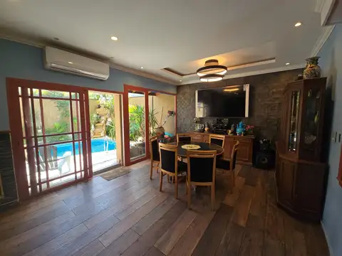 Casa refaccionada a nuevo en Martinez . Vias a Libertador