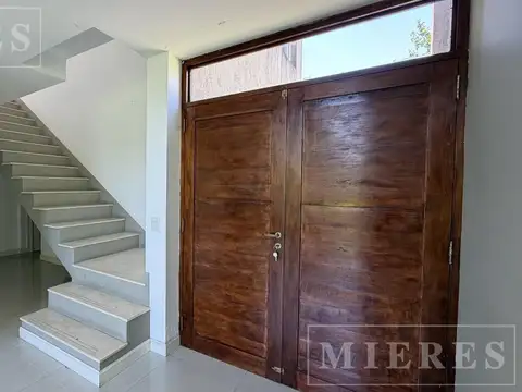 Casa en Alquiler en Barbarita, USD 2.900