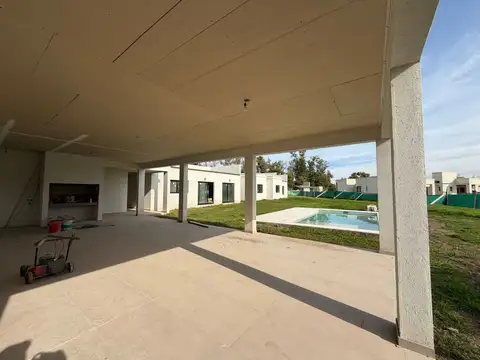 Casa 5 ambientes con 3 baños