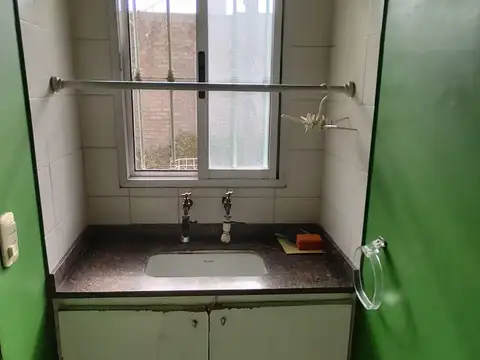 EXCELENTE CASA DE 2 DORMIT CON JARDIN EN INMEJORABLE UBICACION.