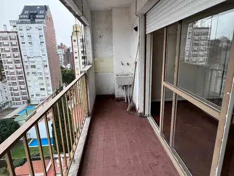 DARPARTAMENTO UN DORMITORIO CON DOS BALCONES