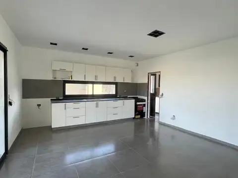 Casa 5 ambientes con 3 baños