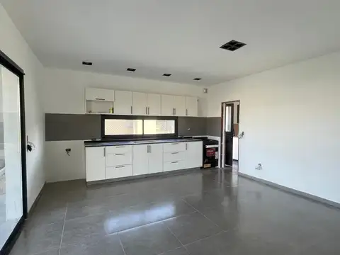 Casa en Venta con 4 cocheras