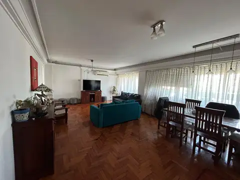 4 Ambientes con Dependencia de Servicio, Dos Balcones Aterrazados, 4 Baños y Cochera Fija