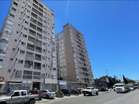 Dpto 3 amb con cochera - Av. Pdte. Perón 440