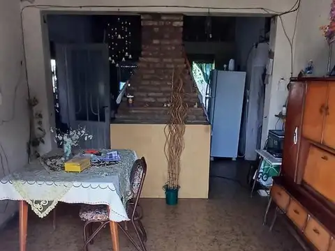 Casa 5 ambientes con 1 baño