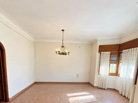 Casa 6 ambientes con 1 baño