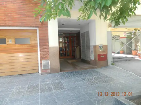 3 AMB AL FRENTE CON COCHERA EXCELENTE UBICACIÓN , A MTS DEL BVAR RAMÓN L FALCÓN.