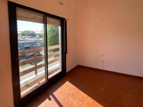 Casa en Alquiler con 1 cochera