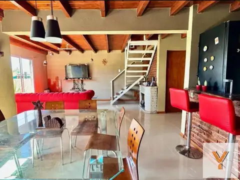 Casa 6 ambientes con 2 baños
