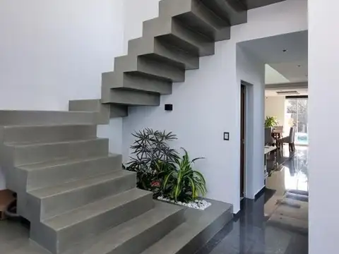 Casa 4 ambientes con 3 baños