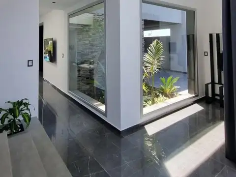 Casa en Venta en Ituzaingo, USD 350.000