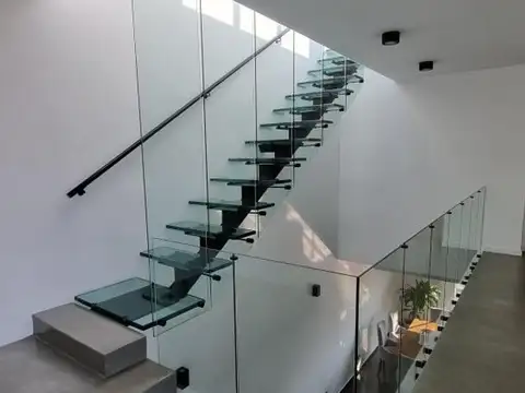 Casa en Venta con 5 cocheras