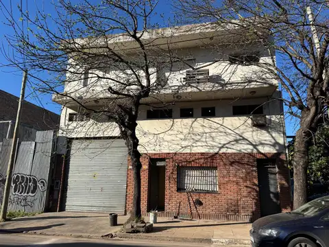 Galpón Industrial de Losa y Dpto de 4 Ambientes en Planta Alta. 480 m² Edificados - San Justo