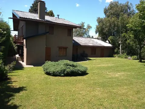 Casa en Venta con 2 cocheras