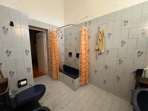 Casa 4 ambientes con 1 baño