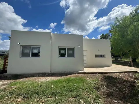 VENTA CASA 4 AMBIENTES EN SAN RAMON PILAR DEL ESTE