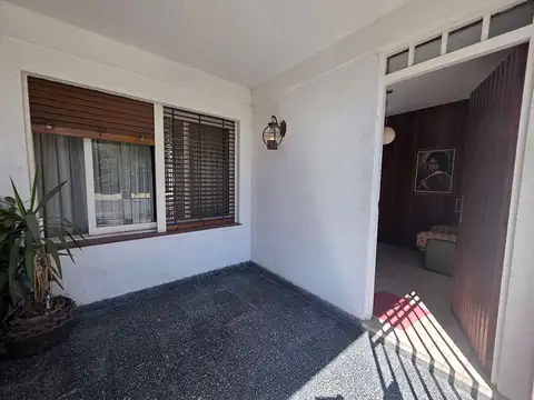 Casa 8 ambientes con 3 baños
