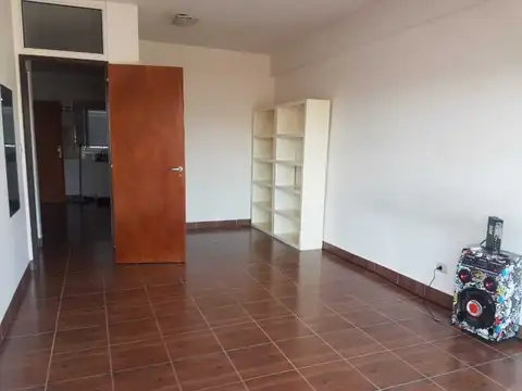 Dpto de 2 ambientes al contrafrente con balcón.