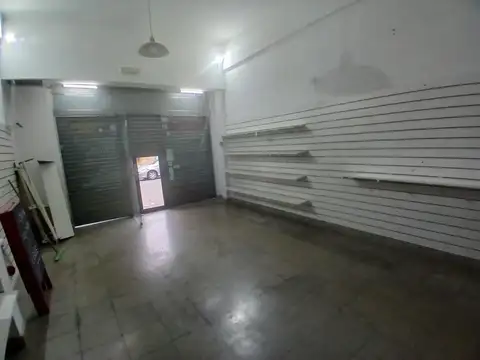 Local en Alquiler en Tablada, $ 700.000