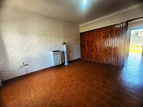 Casa 3 ambientes con 1 baño