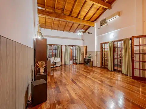 VENTA CASA 4 AMB LOCAL