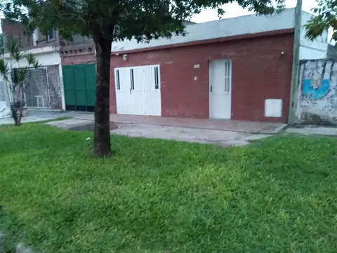 Casa de 5 ambientes, cochera, Peñaloza al 7100