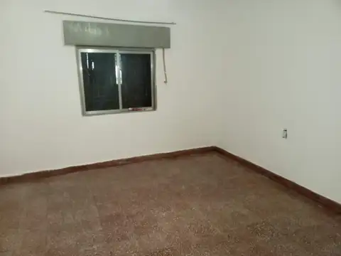 Casa 5 ambientes con 1 baño
