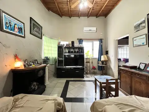 dos Casas en venta, con predio, cancha de futbol, en Olmos. La Plata