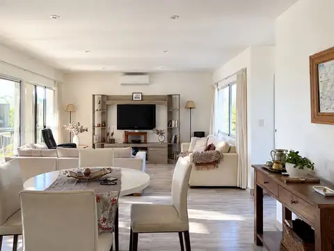 Casa 4 ambientes con 2 baños