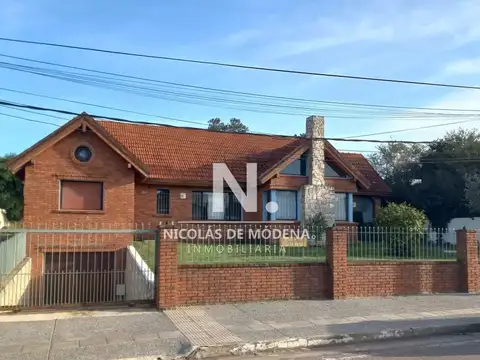 Impecable casa, comoda e iluminada con agradables espacios