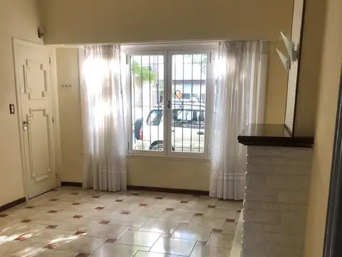 PH de 3 ambientes con patio - a la calle - Sarmiento 2800 - Zona Güemes - Mar del Plata