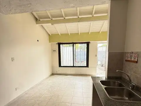 Depto Tipo Casa en Alquiler de 3 ambientes