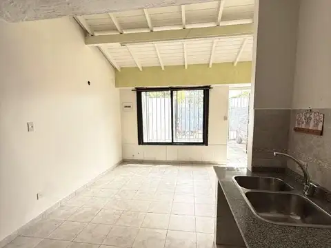 Depto Tipo Casa en Alquiler de 3 ambientes