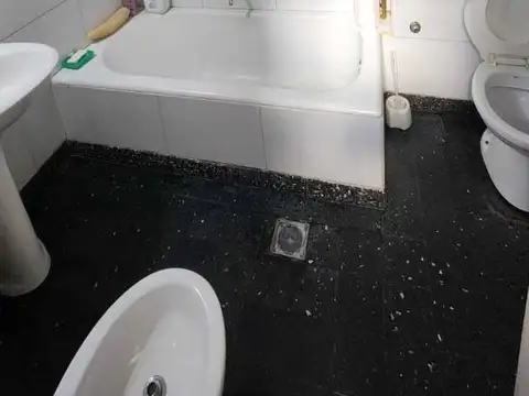 Casa 5 ambientes con 1 baño