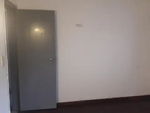 Casa 5 ambientes con 1 baño