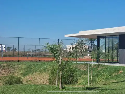 Terreno en venta. Village Joven