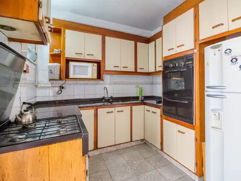 VENTA TRIPLEX 4 AMBIENTES CON PATIO EN BOEDO