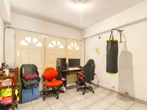 VENTA TRIPLEX 4 AMBIENTES CON PATIO EN BOEDO