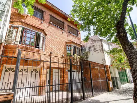 VENTA TRIPLEX 4 AMBIENTES CON PATIO EN BOEDO