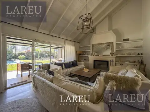 Casa 10 ambientes con 5 baños