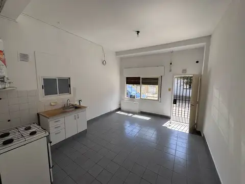 Depto Tipo Casa en Alquiler en Mataderos, $ 450.000