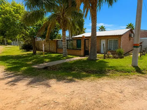 Casa en venta La Casona Roldán - 3 dormitorios amplia cochera y pileta