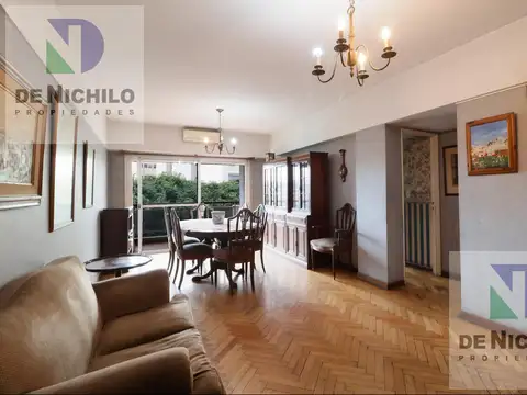 Venta 3 ambientes con dependencia, balcón, baulera y cochera en Av. Caseros al 700, San Telmo.