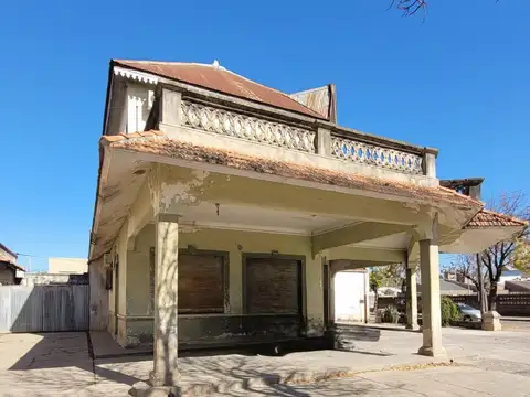 Casa 6 ambientes con 2 baños