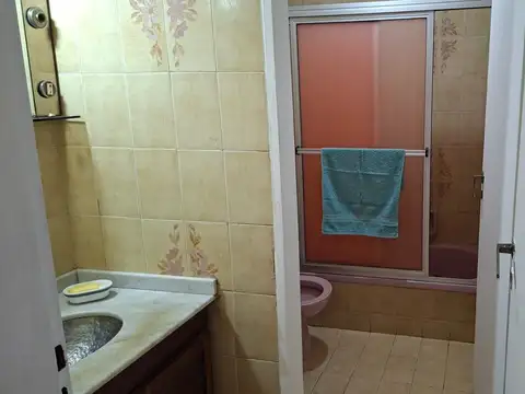 Casa en Alquiler con 1 cochera