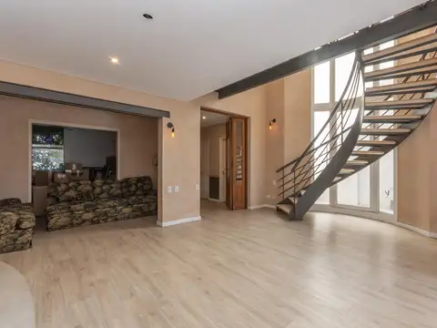 Casa 5 ambientes con 3 baños