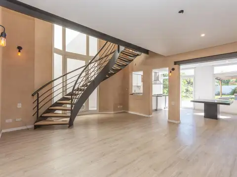 Casa en Venta con 2 cocheras